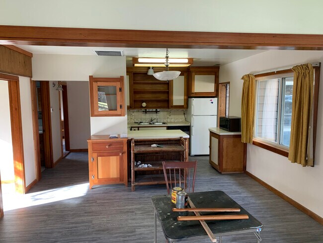 Building Photo - 1671 E Miles Ave
