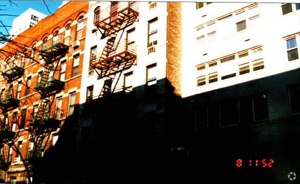 Primary Photo - 521 E 82nd St