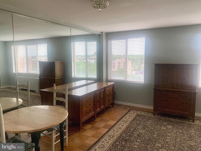 Foto del edificio - 1200 N Nash St