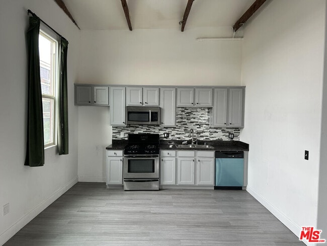 Building Photo - 726 S Santa Fe Ave