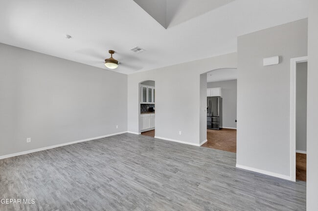 Building Photo - 14378 N Cave Dr