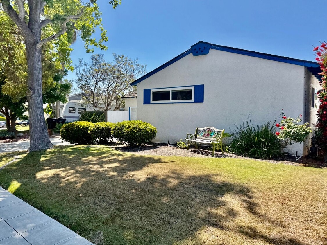 Foto principal - 4 Bed 2 Bath Home with Large Yard in Pacif...