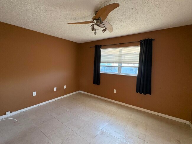 Foto del edificio - 650 SW 2nd Ave