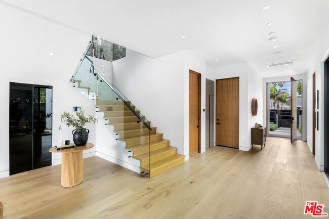 Foto del edificio - 14657 Addison St