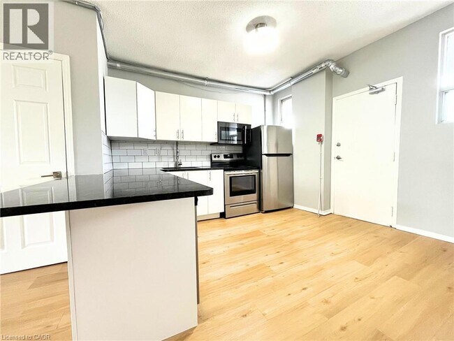 Photo du bâtiment - 121 Park St S