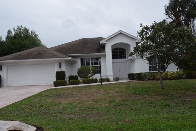 Foto del edificio - Fully furnished 3 bedroom 3 Bath POOL home in Sandpiper Bay