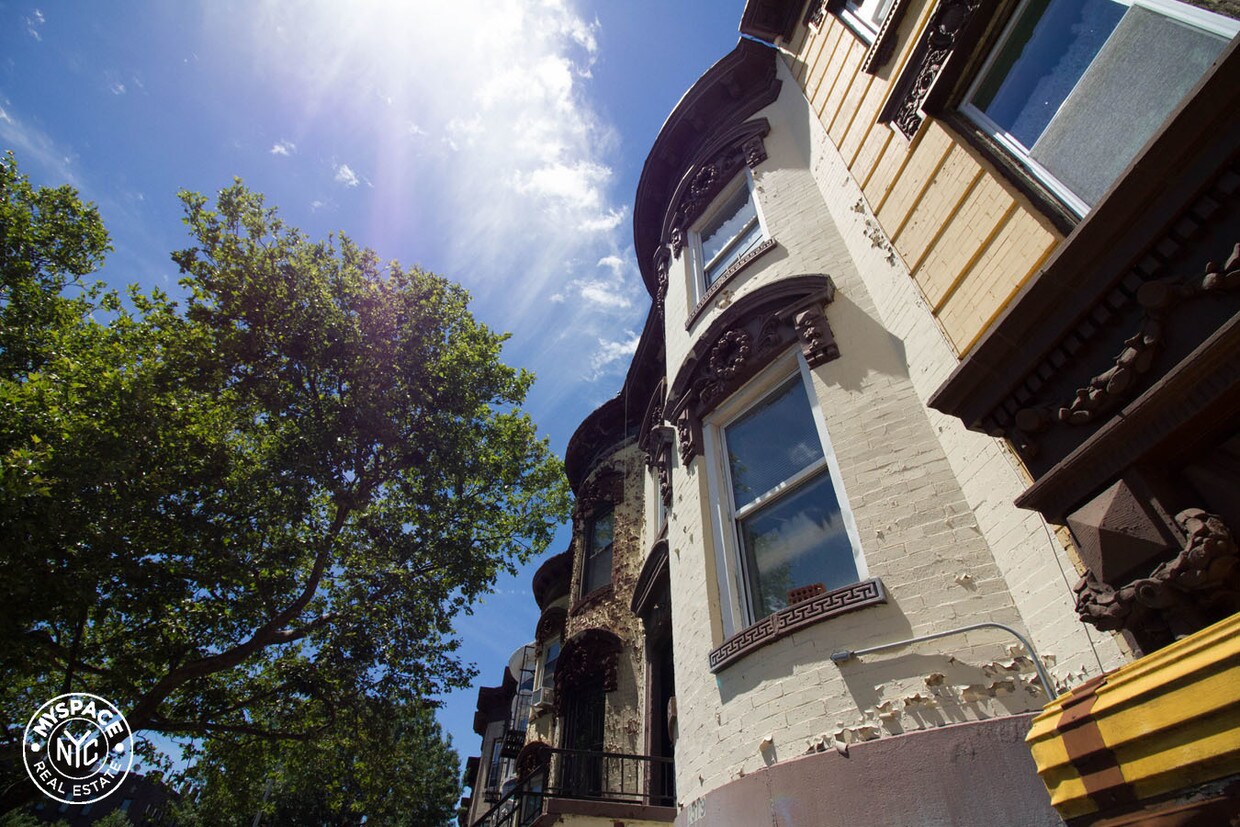 Building Photo - 2521 Clarendon Rd