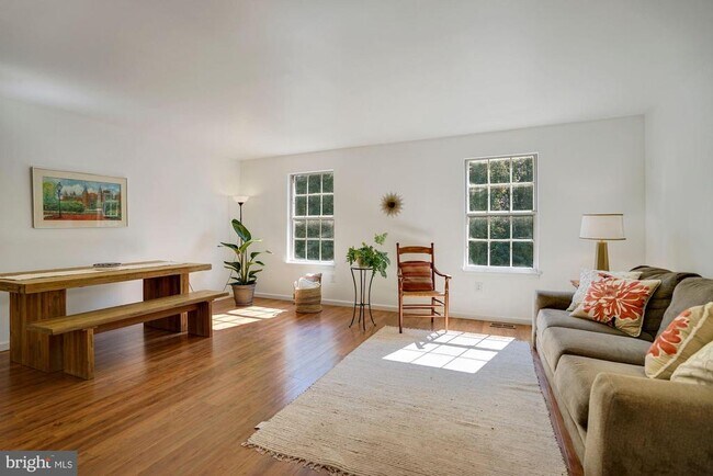 Foto del edificio - 6356 Shaundale Dr