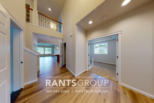 Building Photo - 3 Car Garage! Private Beach Access! Fantastic Location! I5 & shopping only 5 minutes away!