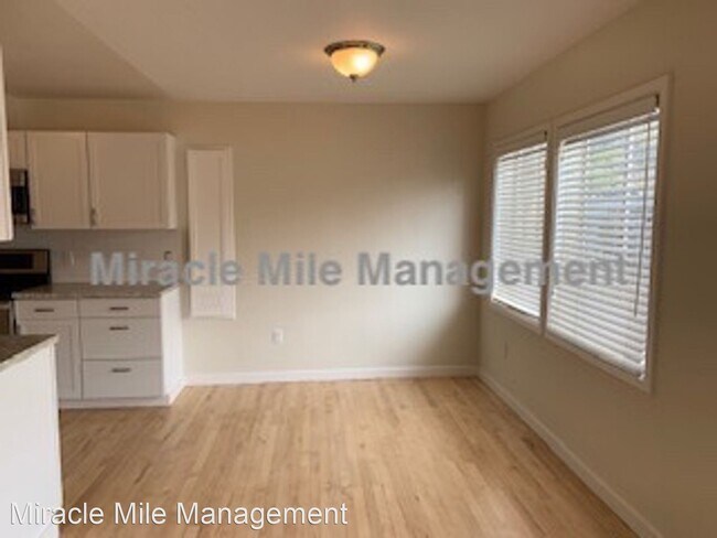 Building Photo - 1 br, 1 bath House - 19 Ross Ave #7