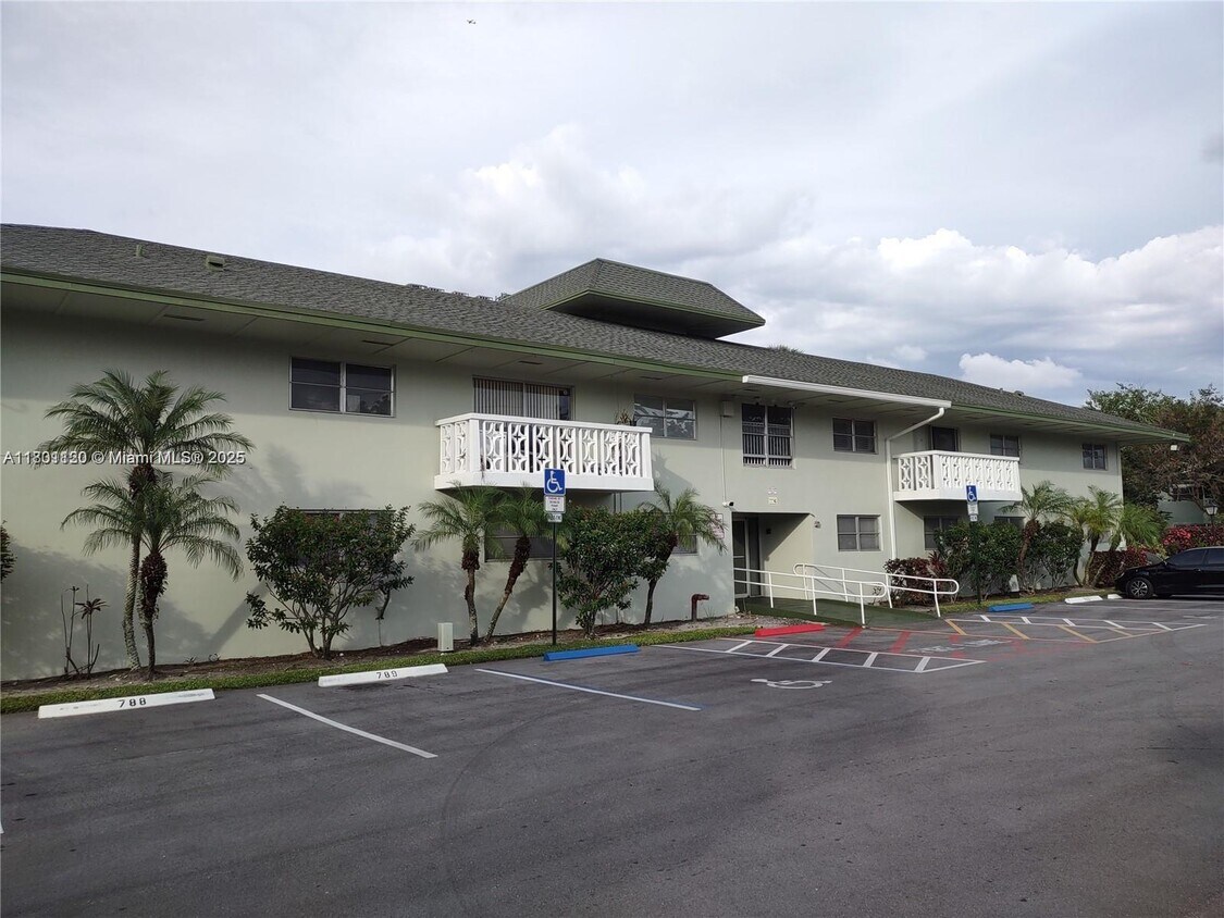 Primary Photo - 4200 NW 3rd Ct