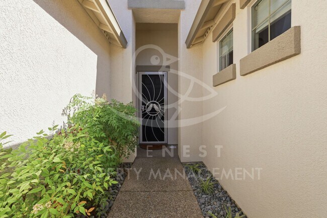 Building Photo - Refreshed 2-bedroom plus den, 2.5-bathroom in beloved Sun City Lincoln Del Webb community!