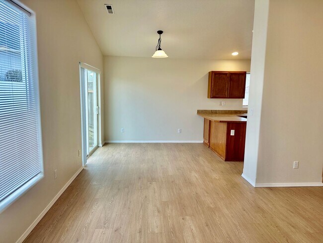 Foto del edificio - New on the market!