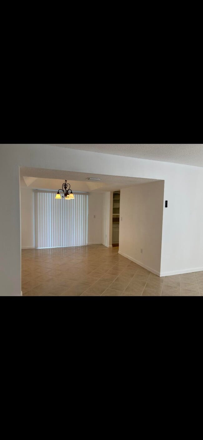 Foto del edificio - 1243 Kinglet Terrace