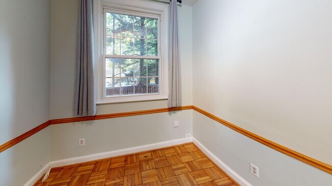 Building Photo - Spacious & Tucked Away Large One Bedroom i...