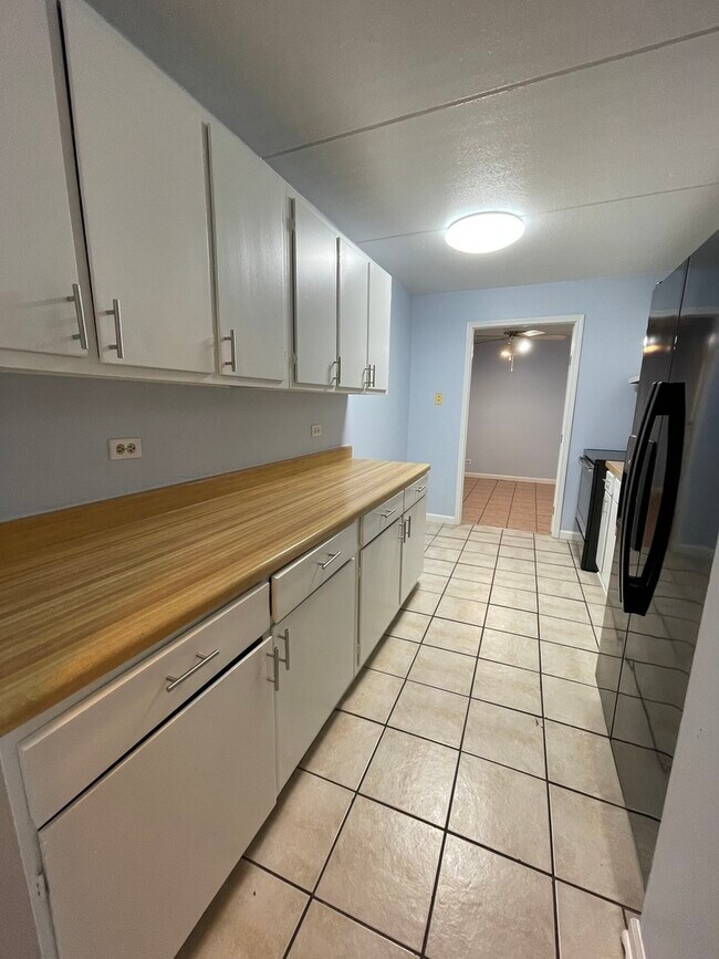 Building Photo - 1019 N Boxwood Dr