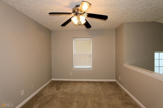 Foto del edificio - 599 W Oaks Dr