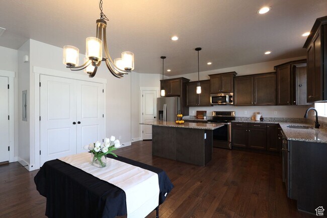 Foto del edificio - BEAUTIFUL UPGRADED PROVO HOME W LARGE 2 CA...