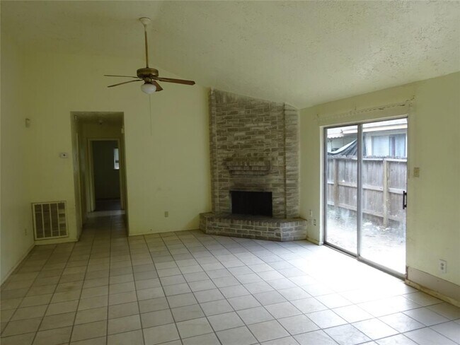 Building Photo - 6805 Greenyard Dr