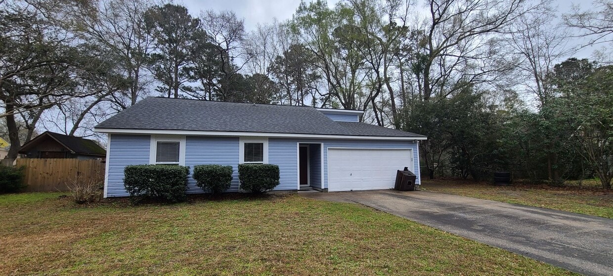 Foto principal - West Ashley Home- Forest Lakes Subdivision