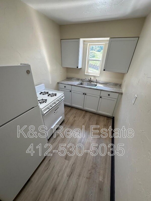 Foto del edificio - 144-144 W 9th Ave