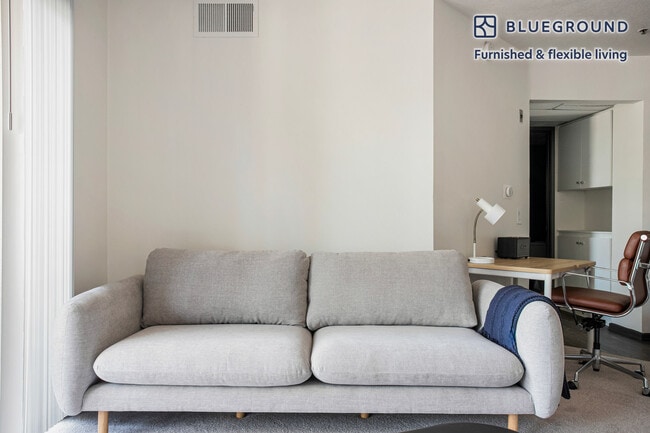 Foto del edificio - 10989 Bluffside Dr