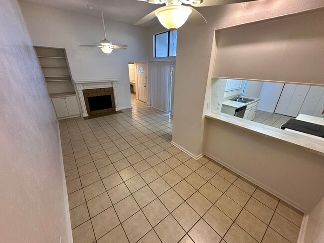 Sala de estar - 644 Bellaire Dr