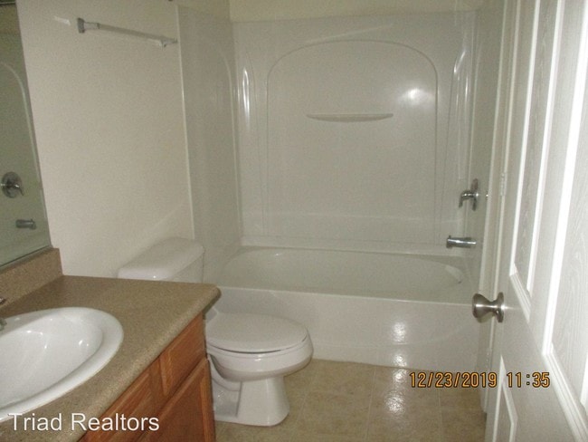 Building Photo - 73590 Sunnyslope Dr