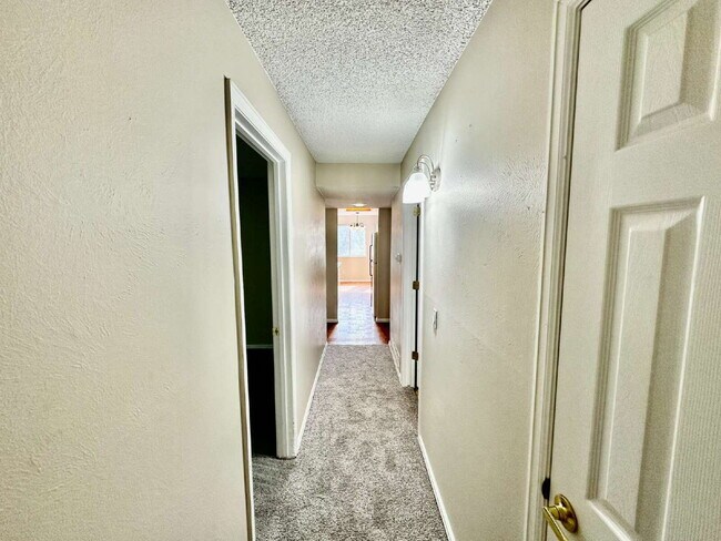 Foto del edificio - "Charming 2-Bed Condo Retreat in Aurora!"