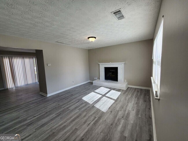 Foto del edificio - 1653 Pinedale Cir NW