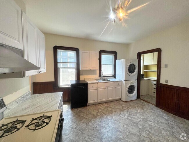Building Photo - 298A Highland Ave
