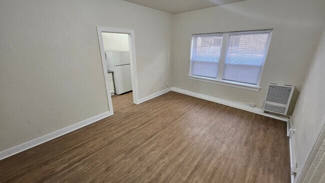 Photo - 844 S Westlake Ave Apartment
