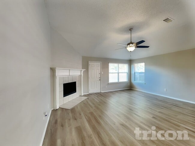 Building Photo - 304 Dakota Dr