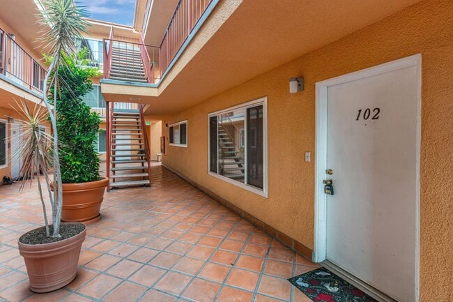 Building Photo - 382 Coronado Ave