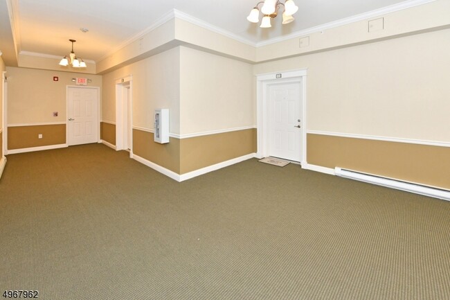 Building Photo - 24 Elm St