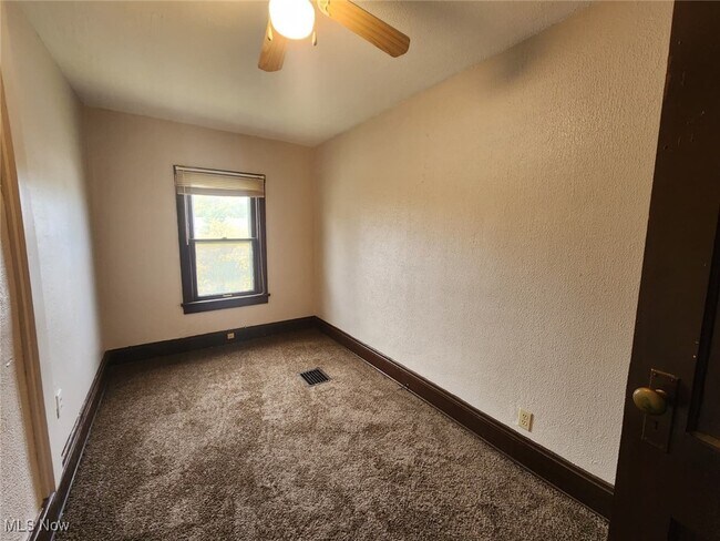 Building Photo - 3386 Beechwood Ave