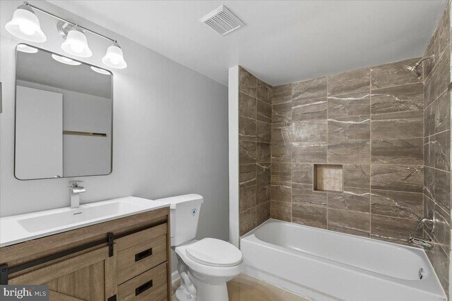 Foto del edificio - 9208 Fairlane Pl