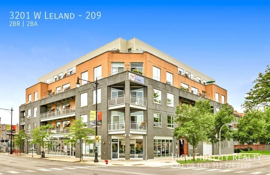 Primary Photo - 3201 W Leland Ave