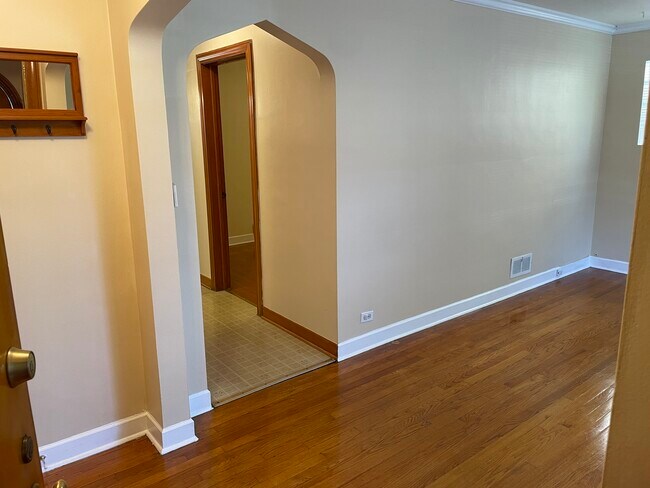 Building Photo - 5826 N Merrimac Ave