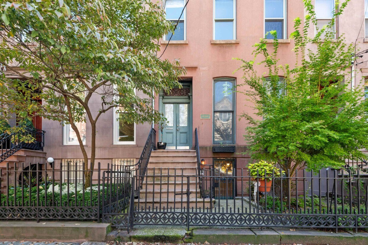 113 Sussex St Unit Grdn, Jersey City, NJ 07302 Room for Rent in