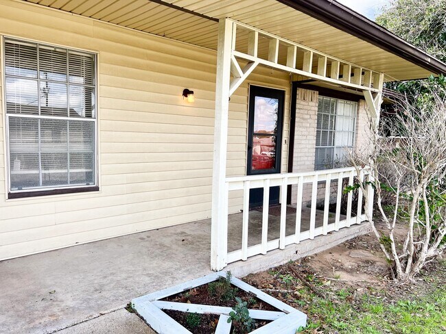 Foto del edificio - 707 Ruth Ct