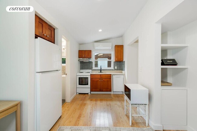 Foto del edificio - 61 Squires Ave