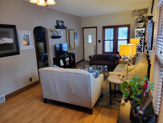 Foto del edificio - 1018 Cedar St