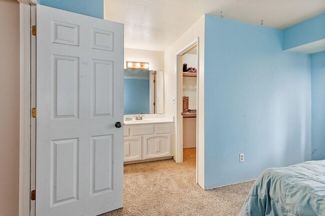 Building Photo - Three bed, Two bath home | Available Novem...