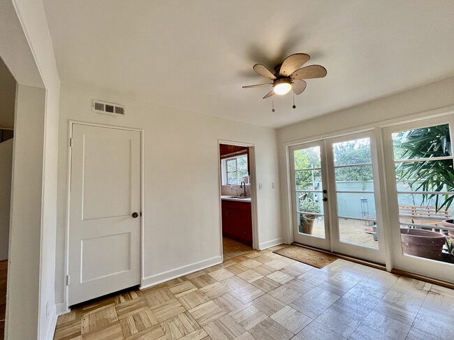 Dinning room opens to patio - 5509 Village Grn