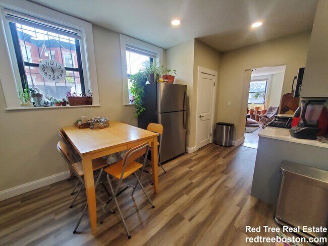 Foto del edificio - 1914 Beacon St