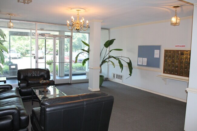 Foto del edificio - 2503 Roswell Ave