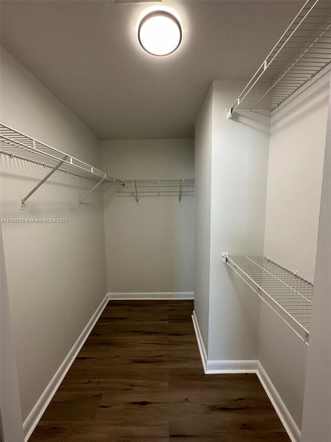 1 Glen Royal Pkwy Miami, FL 33125 Alquileres en Miami, FL