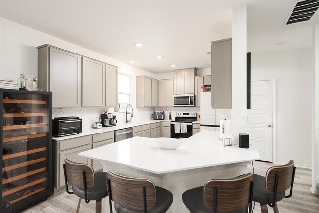 Foto del edificio - 7105 Gray Catbird Dr