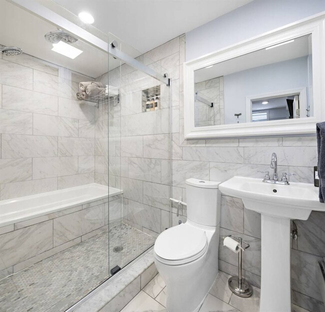 Building Photo - 137 W 15th St